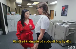 Em gái của nhiếp ảnh gia phim khiêu dâm Đài Loan 'ED Mosaic' (Cindy cúp E) về nhà từ trường và phát hiện ra rằng "của quý" lớn trên giường không phải của anh trai mình!