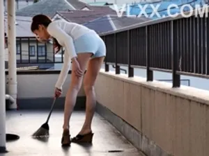 Điên cuồng địt cô đồng nghiệp dâm đãng trong siêu thị mini
