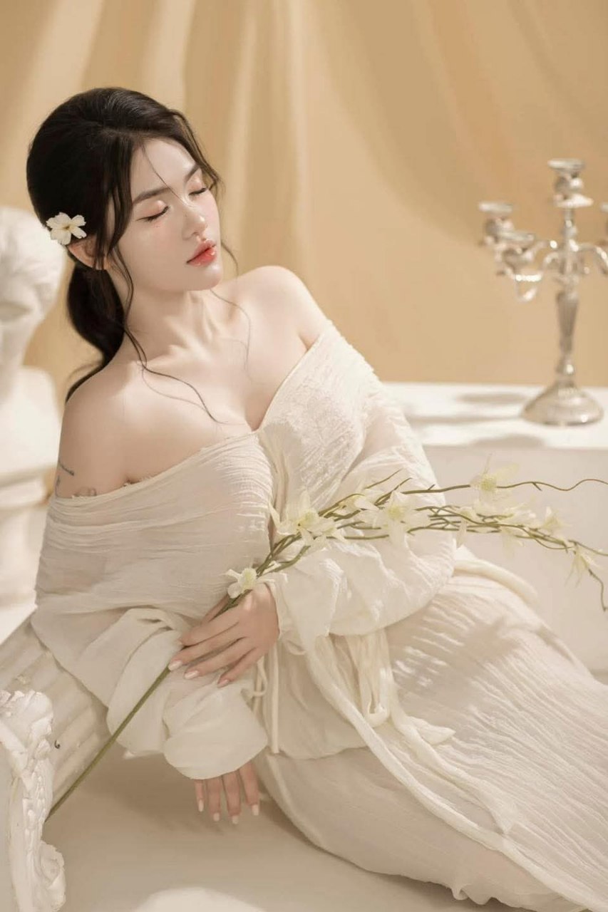 MIDV-046, MIDV-046 Người vợ mảnh khảnh sang trọng bị giam cầm và cưỡng hiếp trong nhà rác của hàng xóm Blue Bud Water Moon [Phụ đề tiếng Trung độ nét cao được mã hóa]